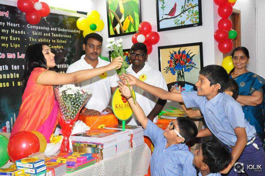 Rashmi-Goutham-And-Getup-Srinu-At-Akshara-Kalasha-Foundation